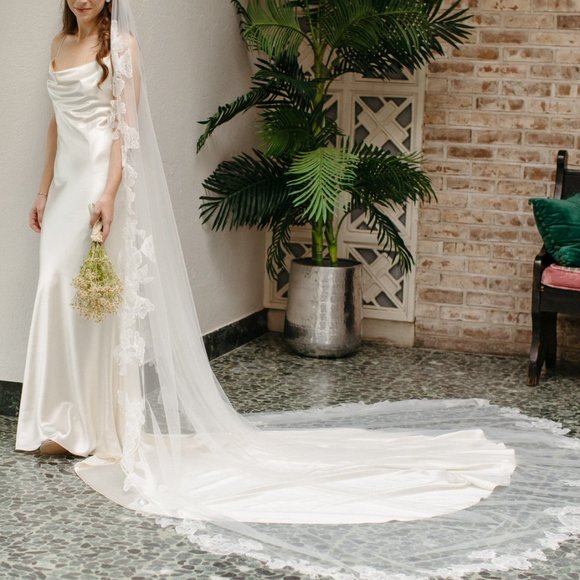 Danielle Frankel Wedding Dress - Picture 4 of 16